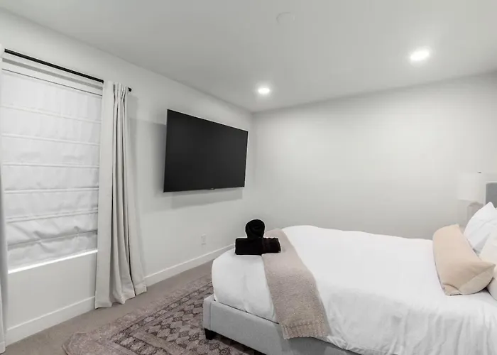 Luxury 4br Retreat Heated Pool, Mini Golf And Bbq *