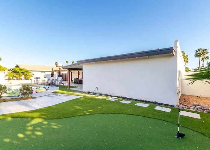 Luxury 4br Retreat Heated Pool, Mini Golf And Bbq Holiday home Phoenix