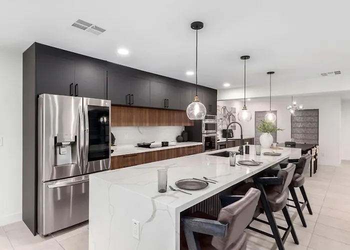 Luxury 4br Retreat Heated Pool, Mini Golf And Bbq *