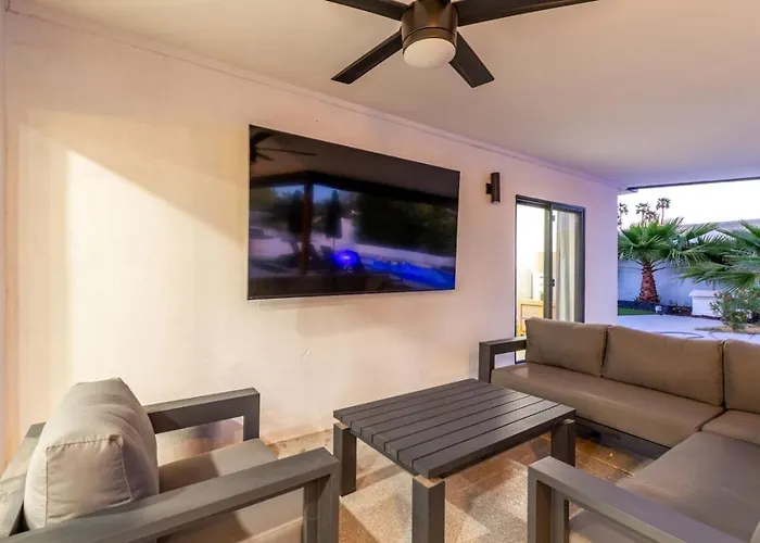 Luxury 4br Retreat Heated Pool, Mini Golf And Bbq Holiday home Phoenix